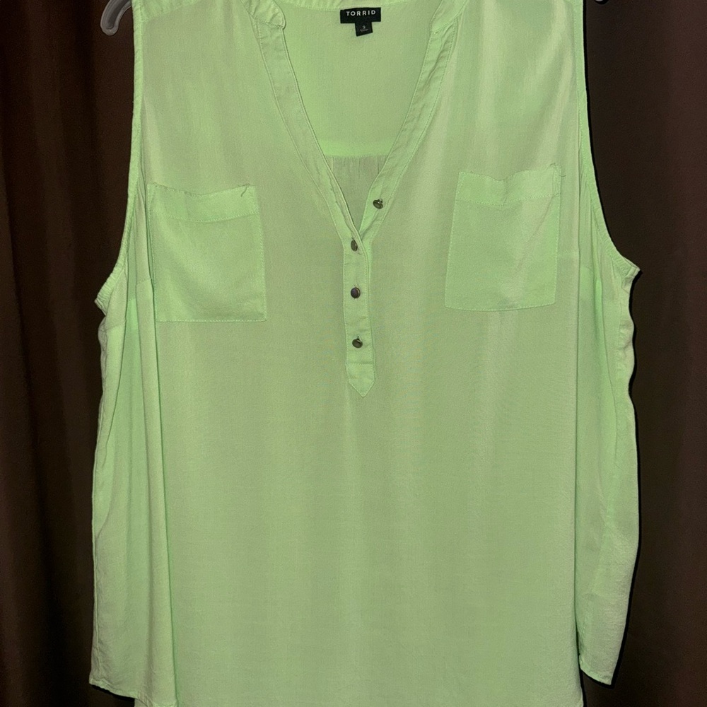 Torrid White and Green Sleeveless Polo Blouse